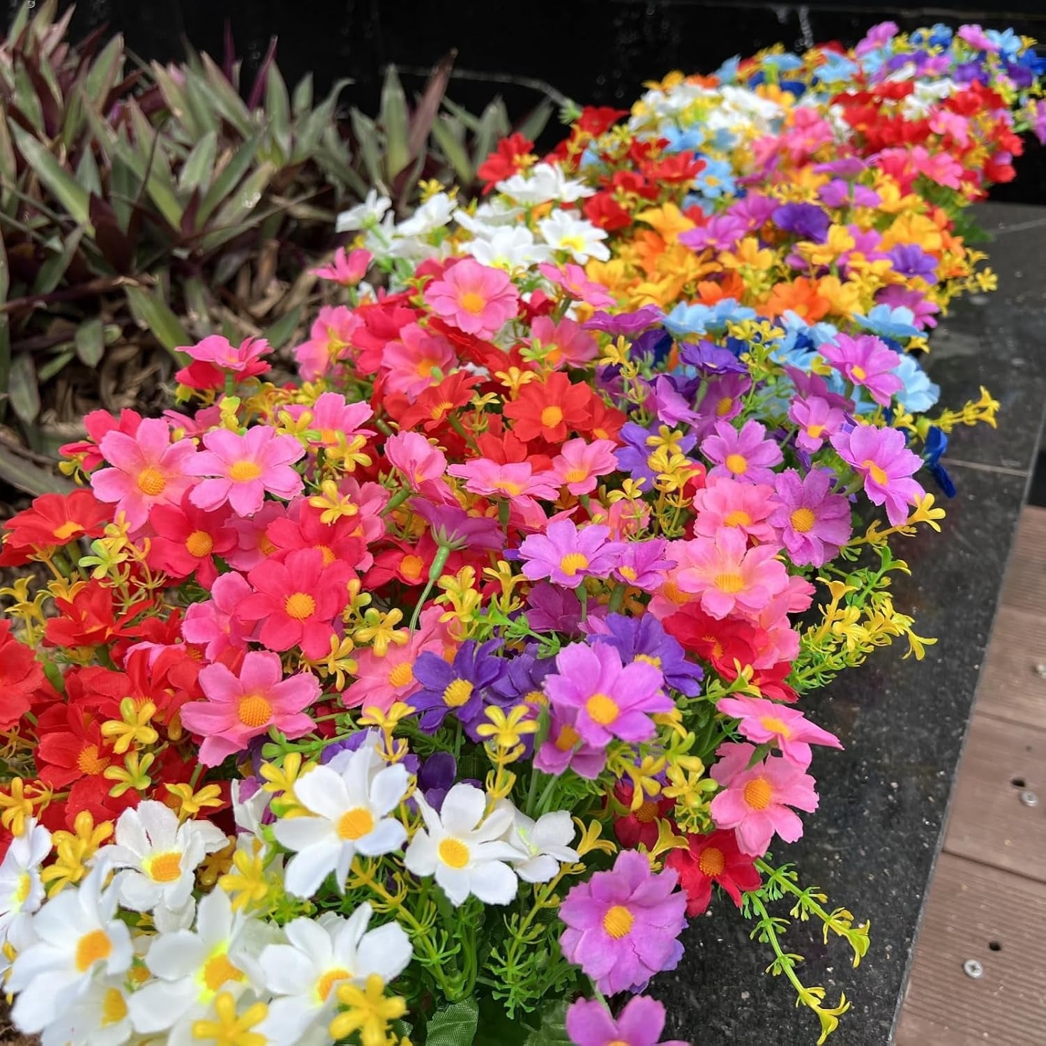 12-Bundle Artificial Daisy Flowers – Uv-Resistant Outdoor Greenery
